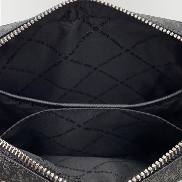 MICHAEL KORS LARGE EW ZP CHAIN XBODY BLACK SIGNATR - Picture 15 of 16